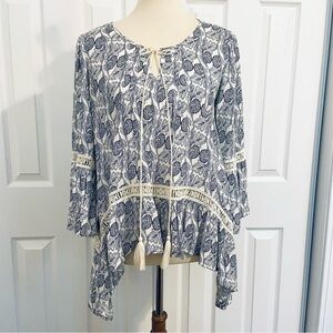 Umgee Navy Floral Boho Blouse Top Sharkbite Hem Bell Sleeve Crochet Womens Sz M